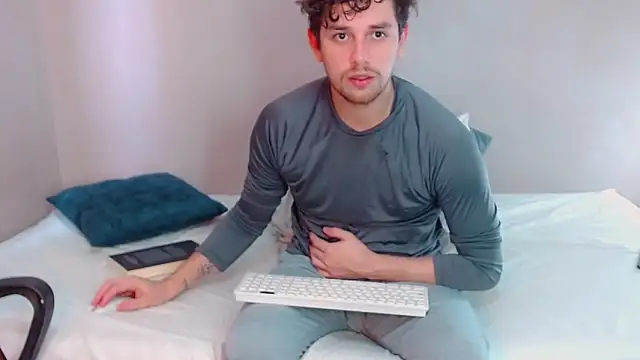Elio555 online show from January 25, 2025, 8:31 pm