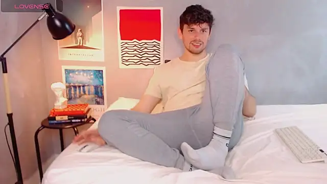 Snapshot of Elio555 chatting on October 27, 2025, 8:21 pm Elio555 online show from October 27, 2025, 8:21 pm