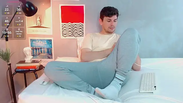 Snapshot of Elio555 chatting on October 17, 2025, 8:43 pm Elio555 online show from October 17, 2025, 8:43 pm