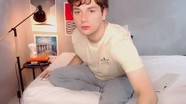 Snapshot of Elio555 chatting on November 1, 2025, 1:49 pm Elio555 online show from November 1, 2025, 1:49 pm