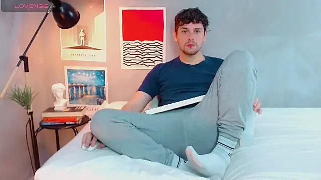 Snapshot of Elio555 chatting on October 19, 2025, 5:16 pm Elio555 online show from October 19, 2025, 5:16 pm