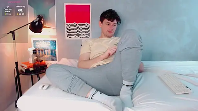 Snapshot of Elio555 chatting on December 13, 2025, 8:37 pm Elio555 online show from December 13, 2025, 8:37 pm