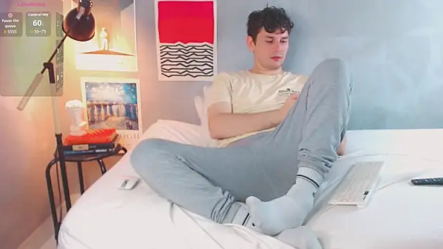 Snapshot of Elio555 chatting on November 2, 2025, 1:54 am Elio555 online show from November 2, 2025, 1:54 am