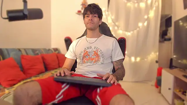 justin stark7 online show from December 19, 2025, 9:39 pm