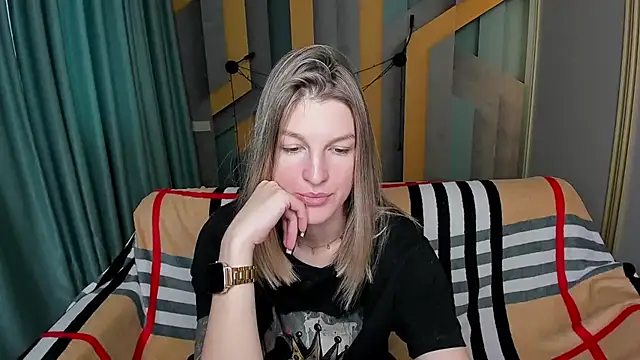 Snapshot of EmilyWalkeri chatting on December 5, 2025, 7:51 am EmilyWalkeri online show from December 5, 2025, 7:51 am