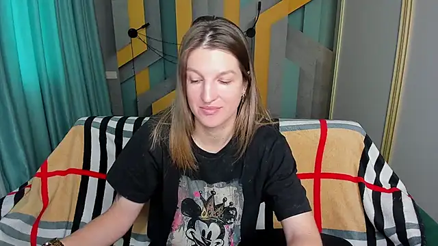 Snapshot of EmilyWalkeri chatting on November 17, 2025, 8:07 am EmilyWalkeri online show from November 17, 2025, 8:07 am