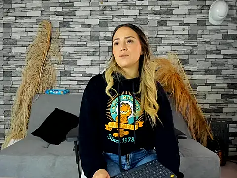 Snapshot of cindy_love2 chatting on October 9, 2025, 3:34 pm cindy love2 online show from October 9, 2025, 3:34 pm