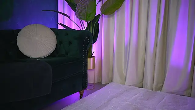 FoxieJullia online show from November 8, 2025, 4:49 am