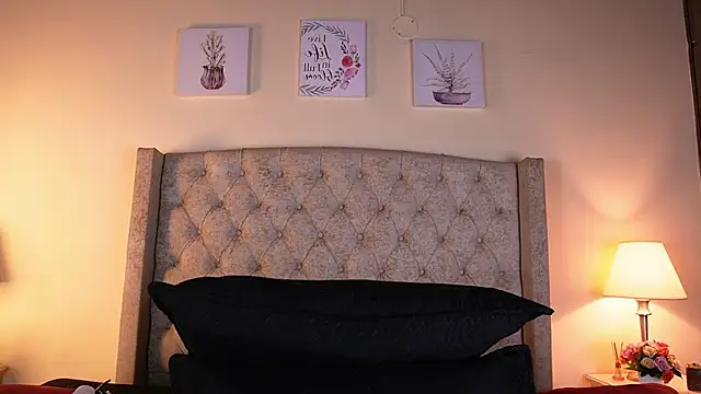 Snapshot of allisson_m chatting on June 1, 2026, 12:05 pm allisson m online show from June 1, 2026, 12:05 pm