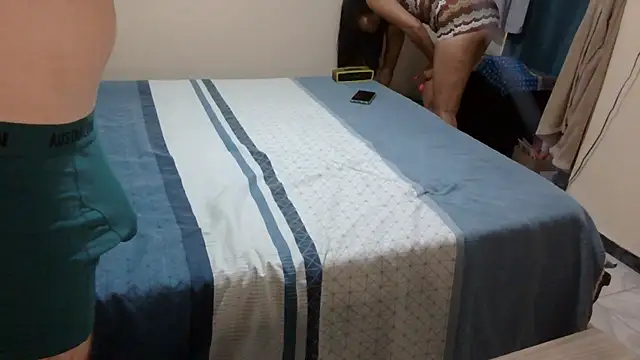 CrazyFrench2 online show from October 24, 2025, 1:21 pm