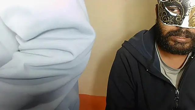 Snapshot of Cutehornycouples chatting on November 29, 2025, 4:51 pm Cutehornycouples online show from November 29, 2025, 4:51 pm