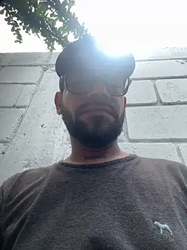 Snapshot of rich0431 chatting on October 8, 2025, 5:13 pm rich0431 online show from October 8, 2025, 5:13 pm