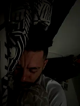 Snapshot of rich0431 chatting on October 27, 2025, 2:40 pm rich0431 online show from October 27, 2025, 2:40 pm