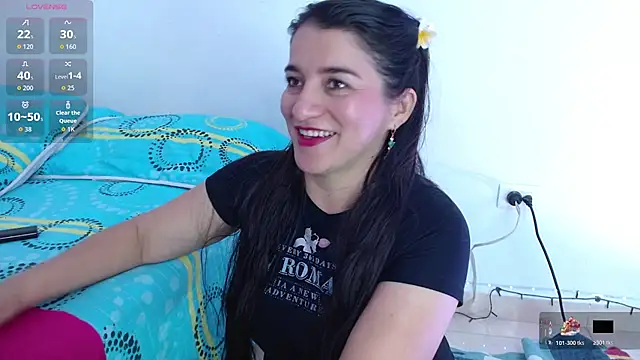 Snapshot of Emelyross_ chatting on June 17, 2026, 12:59 pm Emelyross online show from June 17, 2026, 12:59 pm