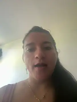 Snapshot of Emelyross_ chatting on August 1, 2026, 7:12 pm Emelyross online show from August 1, 2026, 7:12 pm