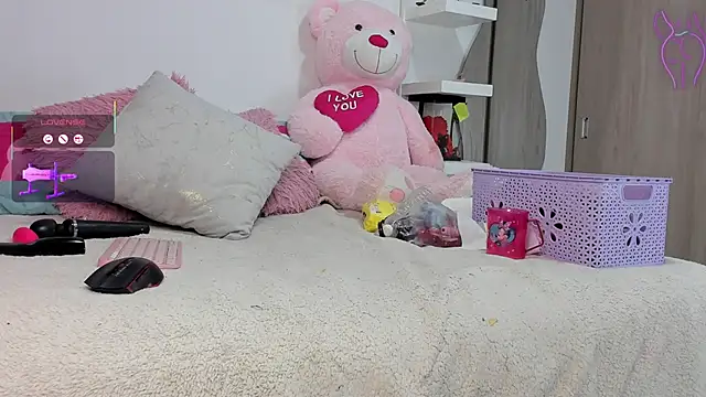 Snapshot of Queen_Antonella_Oficial chatting on February 4, 2026, 10:16 pm Queen Antonella Oficial online show from February 4, 2026, 10:16 pm