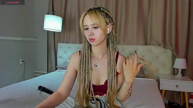 Snapshot of Valerie_Woods chatting on June 19, 2026, 12:38 am Valerie Woods online show from June 19, 2026, 12:38 am