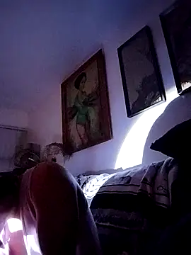 gurlnips online show from February 3, 2026, 6:40 am