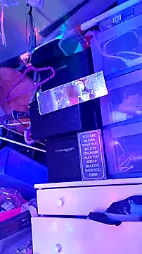 gurlnips online show from October 25, 2025, 7:29 am