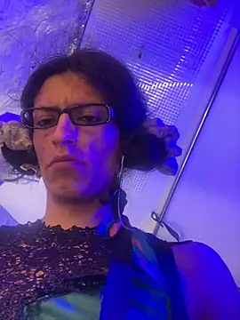 gurlnips online show from September 10, 2025, 8:24 am