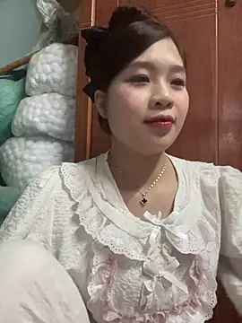 Snapshot of Bae1103 chatting on February 19, 2026, 4:26 pm Bae1103 online show from February 19, 2026, 4:26 pm