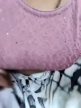 Cute Suhani online show from November 10, 2025, 1:32 am