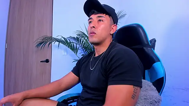 Snapshot of Alan_greek_1 chatting on December 15, 2025, 2:50 am Alan greek 1 online show from December 15, 2025, 2:50 am