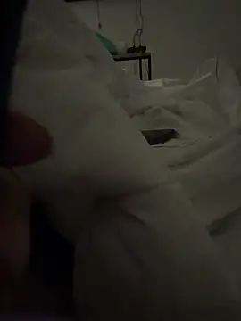 Sxybitch2024 online show from February 1, 2026, 1:37 am