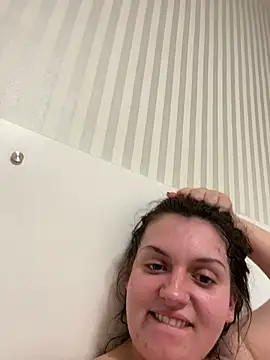 Sxybitch2024 online show from January 18, 2026, 6:44 pm