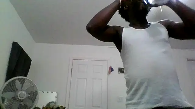Snapshot of Hugedick0071 chatting on May 16, 2026, 4:00 am Hugedick0071 online show from May 16, 2026, 4:00 am
