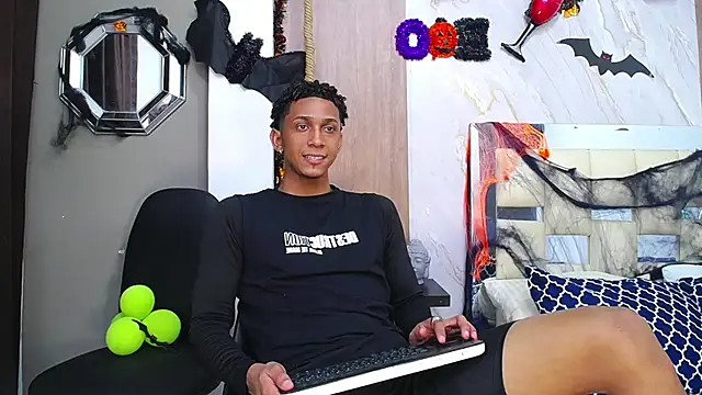 dominic smith  online show from October 28, 2025, 10:52 pm