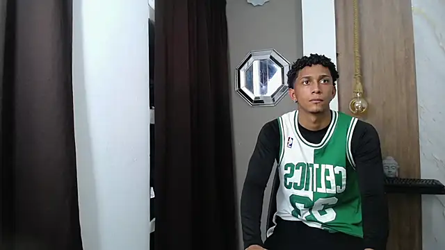 dominic smith  online show from November 11, 2025, 12:27 am