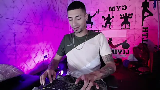 Snapshot of DrakeNeumann chatting on December 2, 2025, 3:41 am DrakeNeumann online show from December 2, 2025, 3:41 am