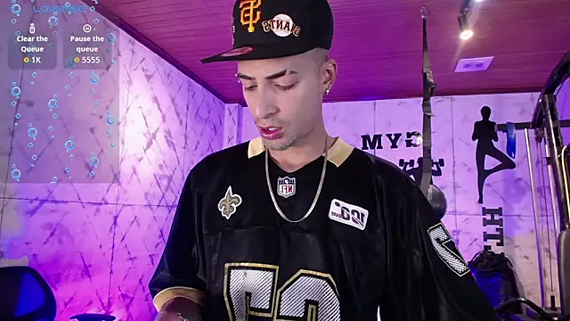 Snapshot of DrakeNeumann chatting on November 14, 2025, 3:32 am DrakeNeumann online show from November 14, 2025, 3:32 am