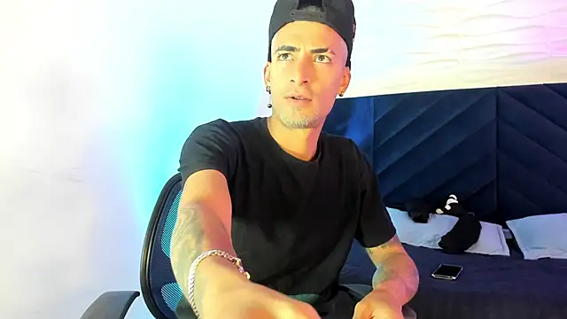 Snapshot of DrakeNeumann chatting on November 10, 2025, 3:33 am DrakeNeumann online show from November 10, 2025, 3:33 am