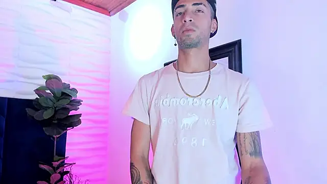 Snapshot of DrakeNeumann chatting on November 19, 2025, 3:50 am DrakeNeumann online show from November 19, 2025, 3:50 am