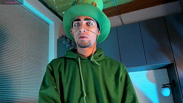 Snapshot of DrakeNeumann chatting on October 29, 2025, 3:49 am DrakeNeumann online show from October 29, 2025, 3:49 am