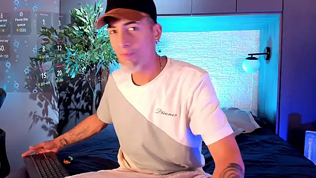 Snapshot of DrakeNeumann chatting on October 20, 2025, 3:30 am DrakeNeumann online show from October 20, 2025, 3:30 am