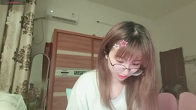 Lili 666 online show from April 22, 2026, 3:52 pm