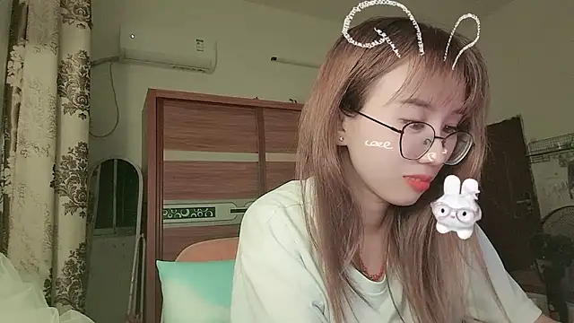 Lili 666 online show from June 27, 2026, 4:02 pm
