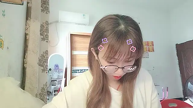 Lili 666 online show from July 28, 2026, 7:49 am