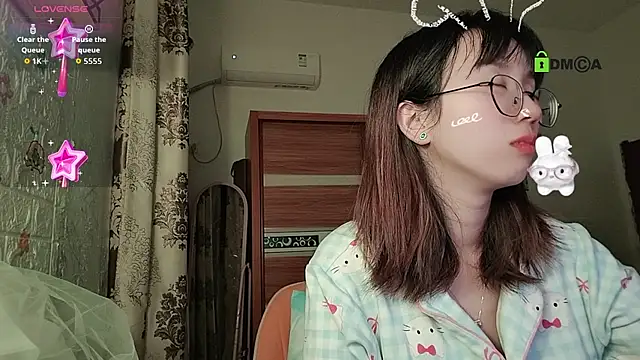 Lili 666 online show from December 1, 2025, 9:59 pm