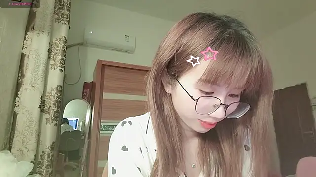 Lili 666 online show from April 27, 2026, 5:11 pm