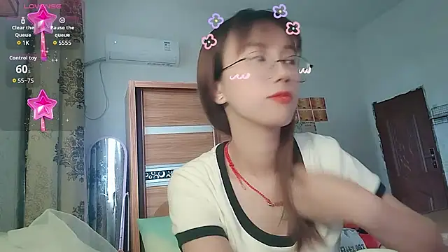 Snapshot of Lili_666 chatting on June 18, 2026, 7:18 am Lili 666 online show from June 18, 2026, 7:18 am