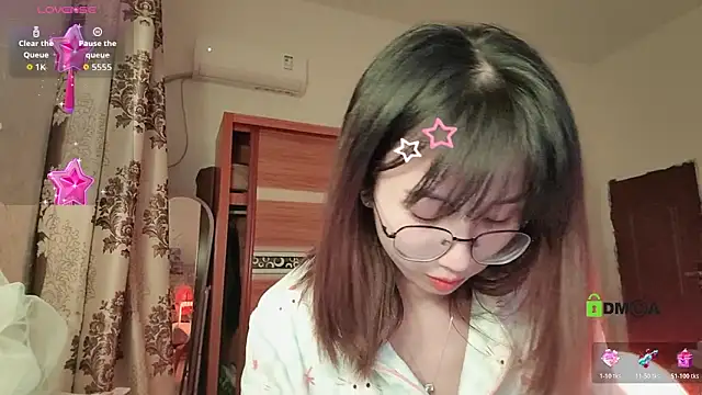 Lili 666 online show from November 23, 2025, 5:12 pm