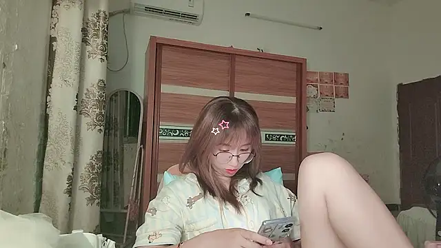 Lili 666 online show from July 12, 2026, 5:03 pm