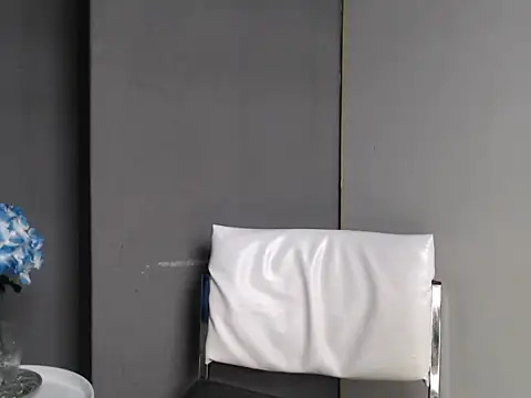 Snapshot of CREAMYCUPCAKExxx chatting on November 1, 2025, 1:27 pm CREAMYCUPCAKExxx online show from November 1, 2025, 1:27 pm