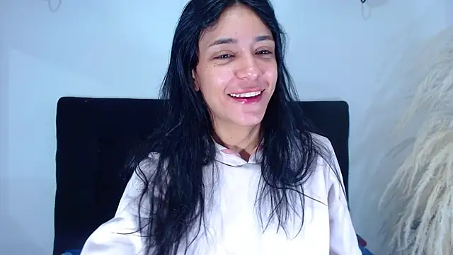 Snapshot of srta_luciana chatting on June 12, 2026, 12:03 pm srta luciana online show from June 12, 2026, 12:03 pm