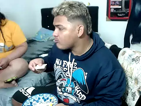 Snapshot of Boycuriousxxx chatting on October 22, 2025, 11:09 am Boycuriousxxx online show from October 22, 2025, 11:09 am