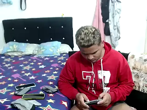 Snapshot of Boycuriousxxx chatting on November 14, 2025, 11:03 am Boycuriousxxx online show from November 14, 2025, 11:03 am